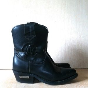Harley Davidson boots.